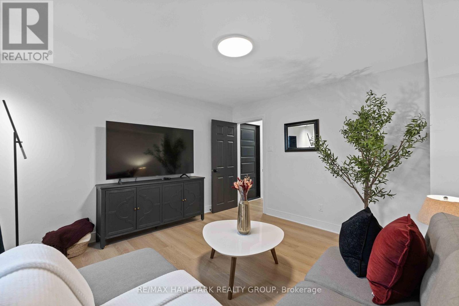 2186 Lenester Avenue, Ottawa, Ontario  K2A 1L4 - Photo 26 - X12543466