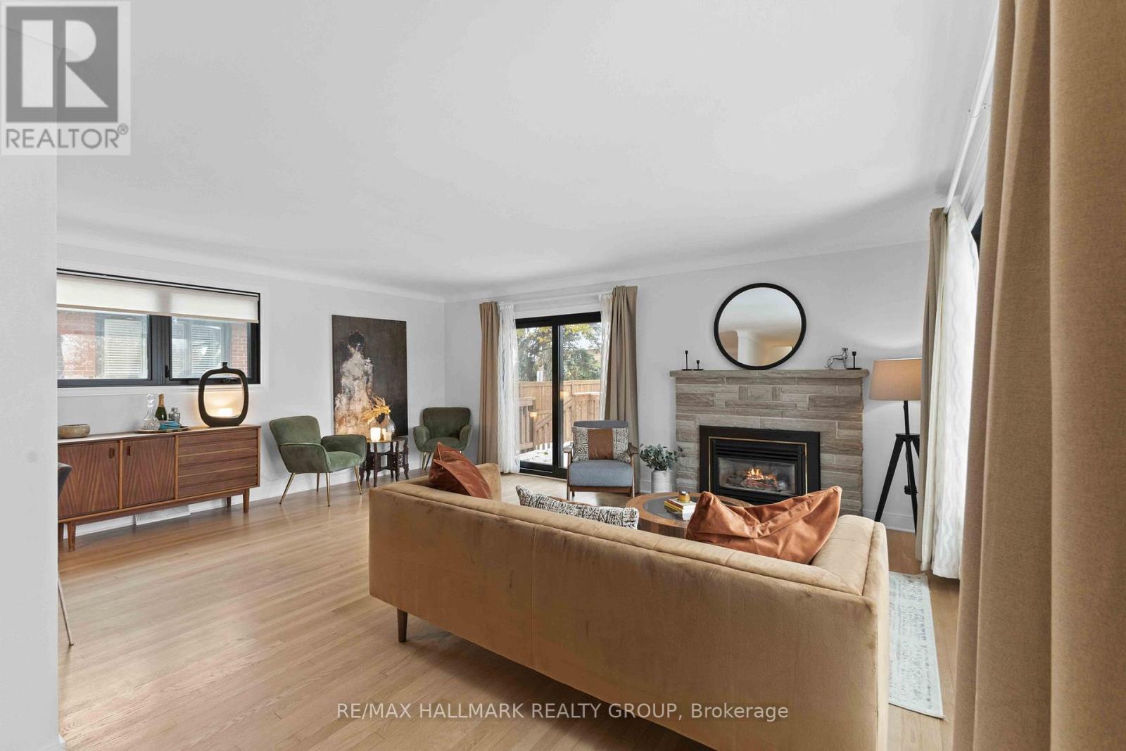 2186 Lenester Avenue, Ottawa, Ontario  K2A 1L4 - Photo 3 - X12543466