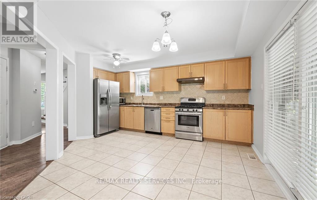 48 Powell Drive, Hamilton, Ontario  L0R 1C0 - Photo 13 - X12543380