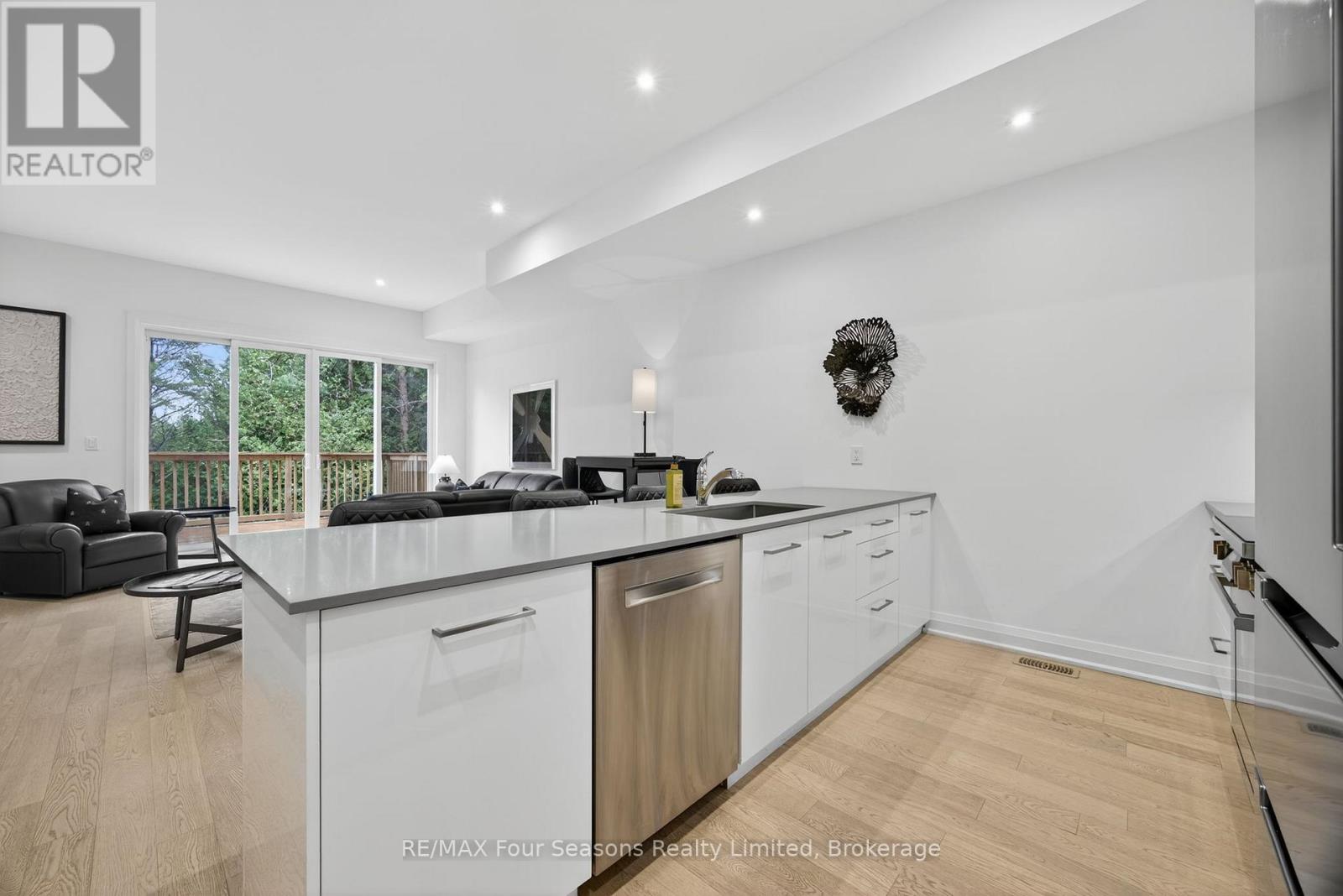 25 Waterview Lane, Blue Mountains, Ontario  N0H 2P0 - Photo 4 - X12543480