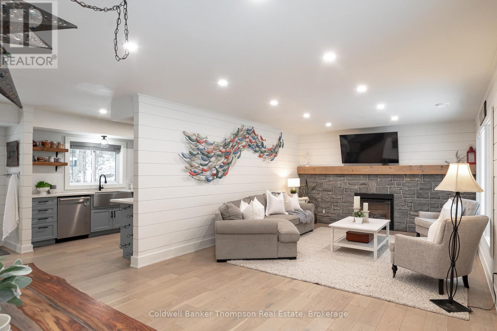 1030 Brooks Lake Road, Lake Of Bays, Ontario P1H 2J6 - Photo 14 - X12543492