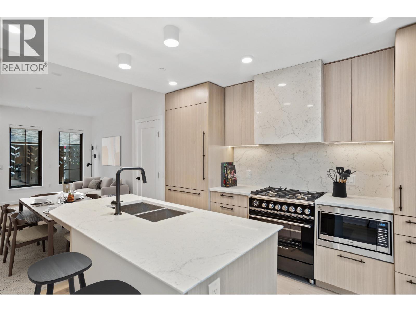 197 W King Edward Ave Street, Vancouver, British Columbia V5Y 4B4 - Photo 2 - R3025699