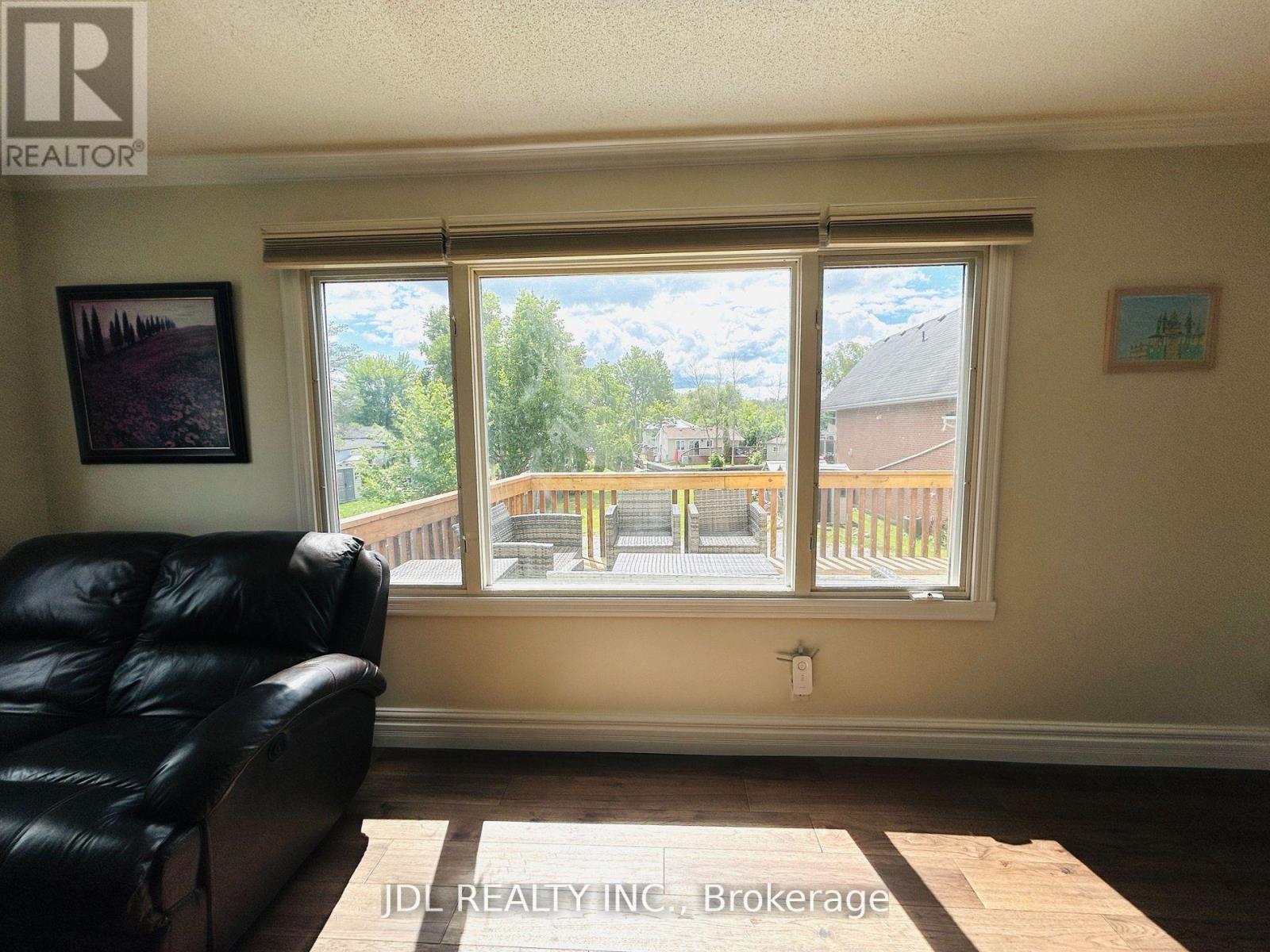 11 Red Robin Road, Georgina, Ontario  L4P 3E9 - Photo 10 - N12543452