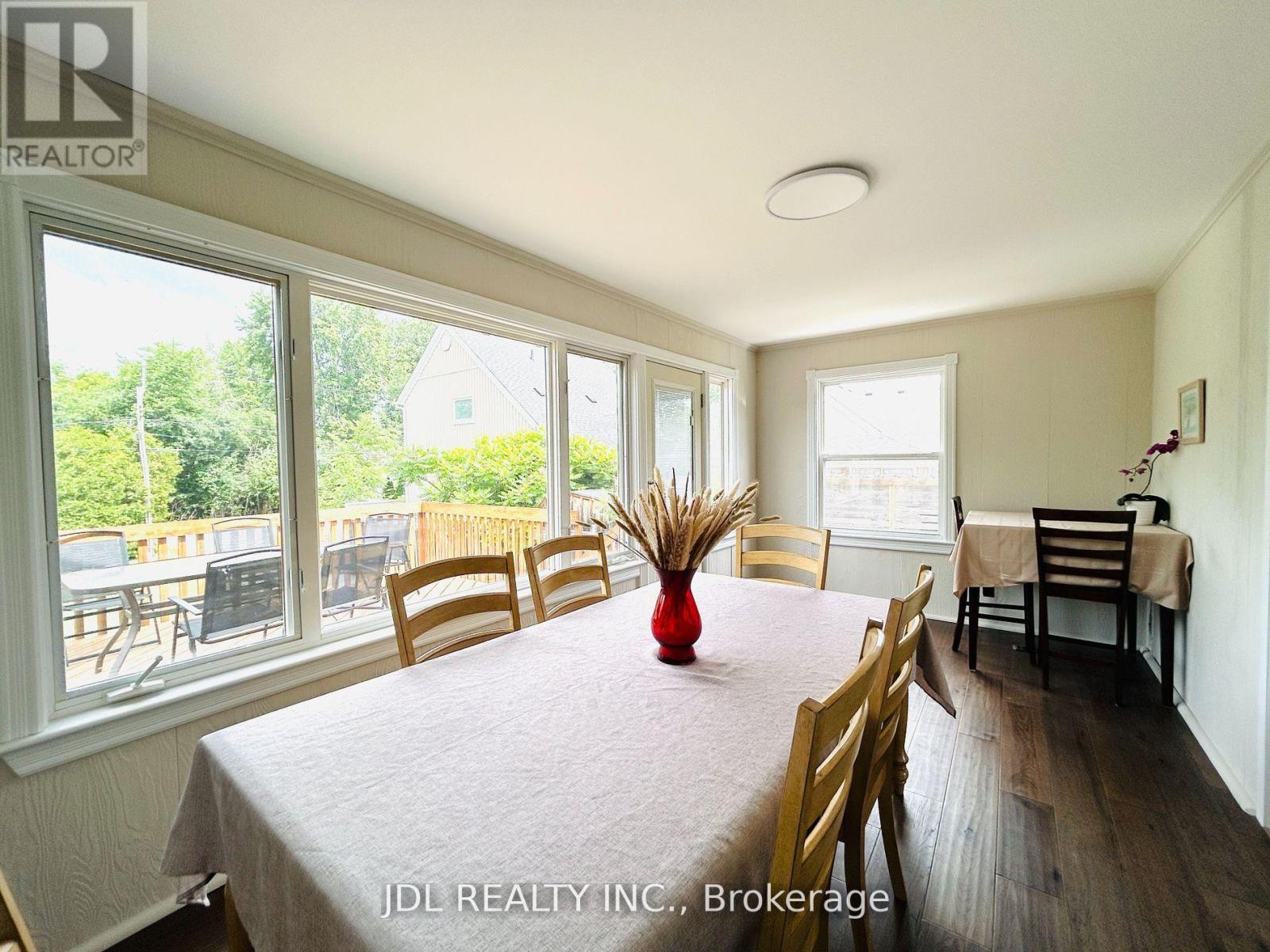 11 Red Robin Road, Georgina, Ontario  L4P 3E9 - Photo 15 - N12543452