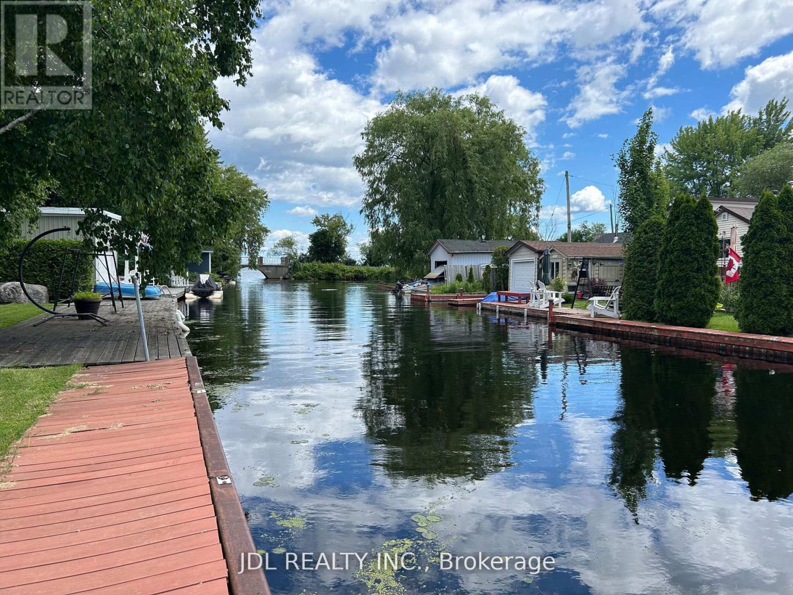 11 Red Robin Road, Georgina, Ontario  L4P 3E9 - Photo 2 - N12543452