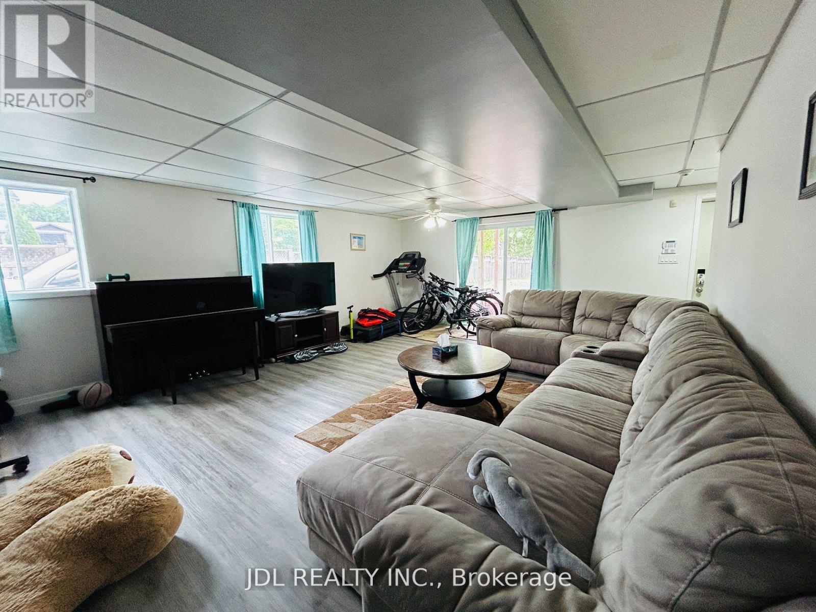 11 Red Robin Road, Georgina, Ontario  L4P 3E9 - Photo 21 - N12543452