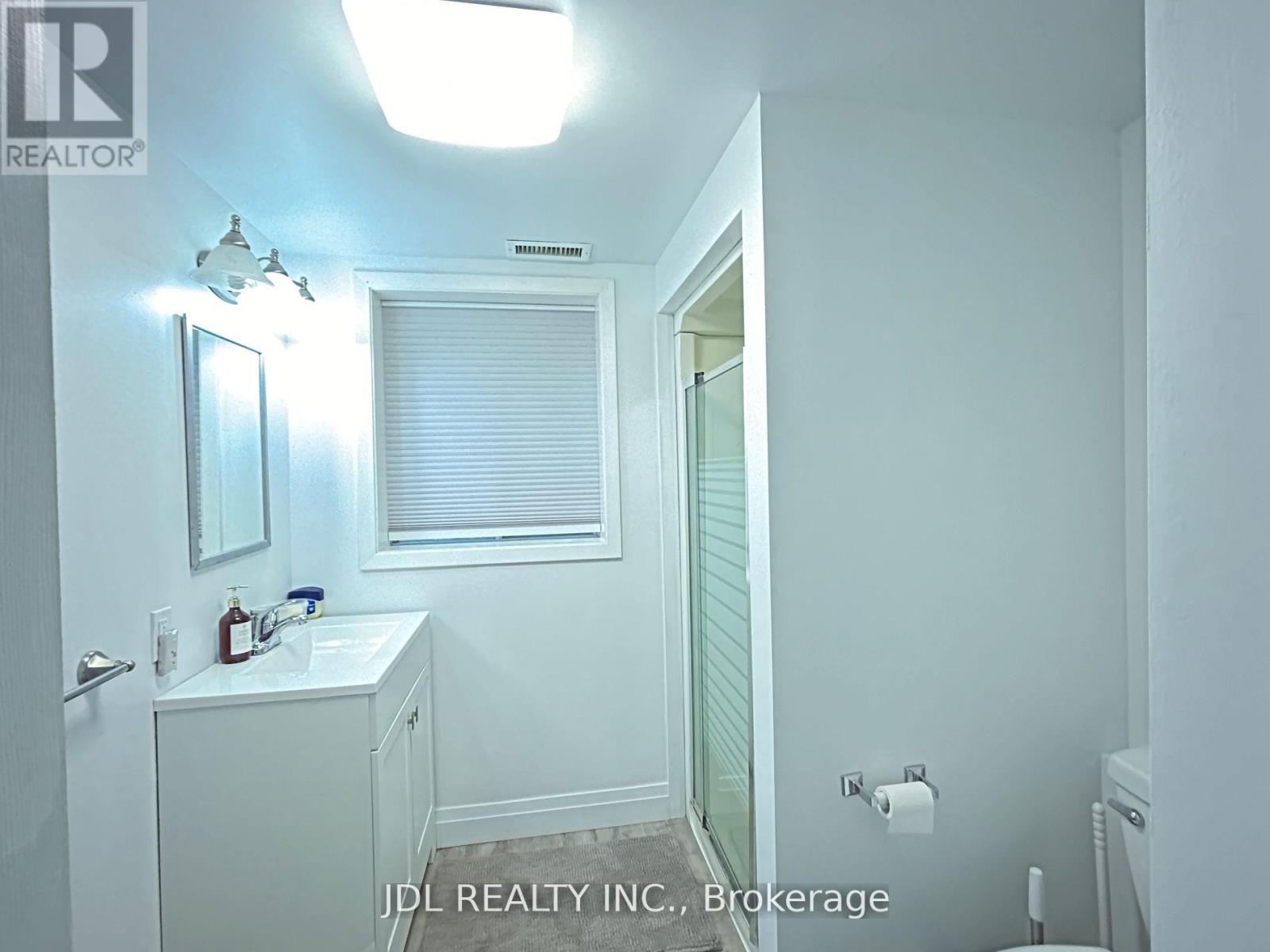 11 Red Robin Road, Georgina, Ontario  L4P 3E9 - Photo 25 - N12543452