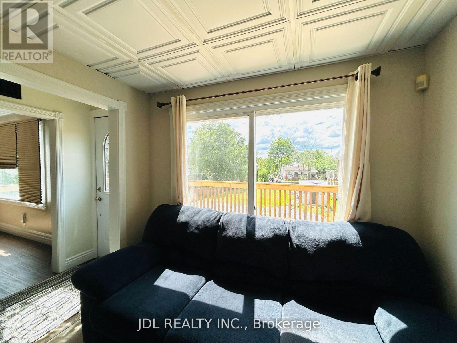 11 Red Robin Road, Georgina, Ontario  L4P 3E9 - Photo 8 - N12543452