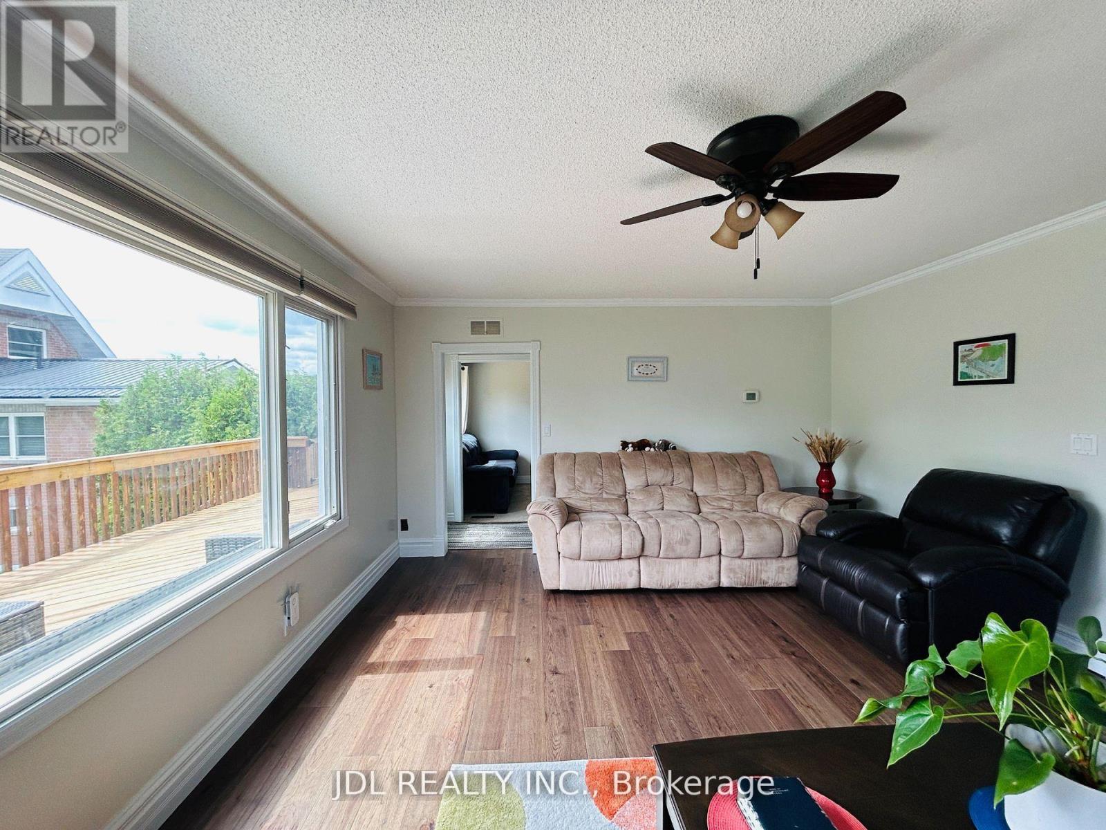 11 Red Robin Road, Georgina, Ontario  L4P 3E9 - Photo 9 - N12543452