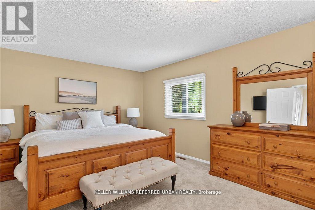 32 Nelson Circle, Newmarket, Ontario  L3X 1R1 - Photo 19 - N12543474