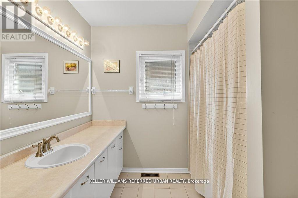 32 Nelson Circle, Newmarket, Ontario  L3X 1R1 - Photo 30 - N12543474