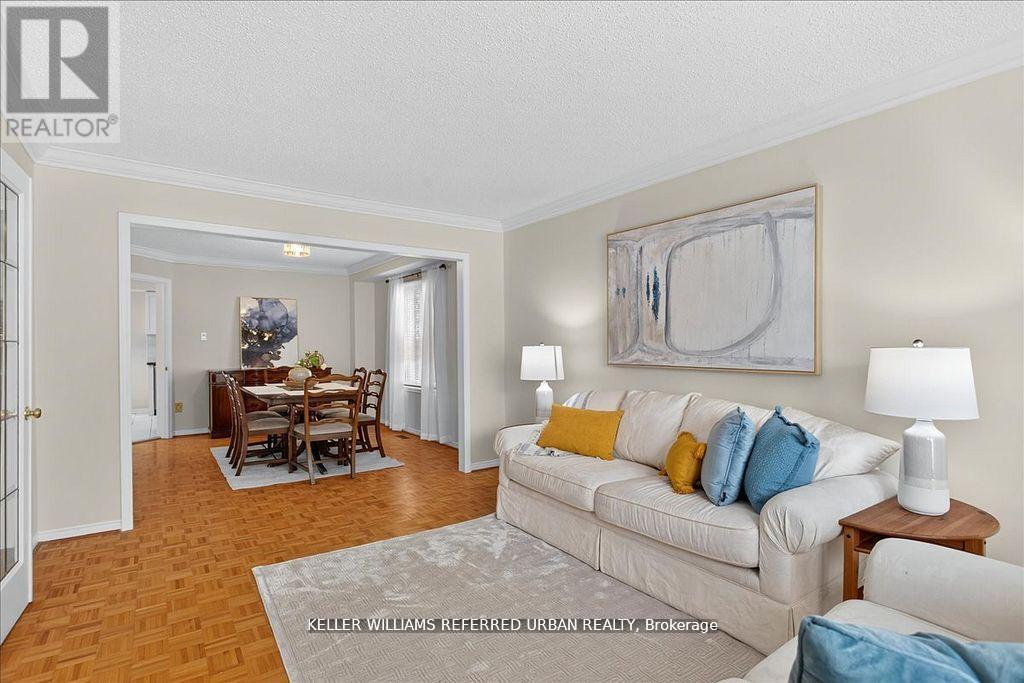 32 Nelson Circle, Newmarket, Ontario  L3X 1R1 - Photo 7 - N12543474