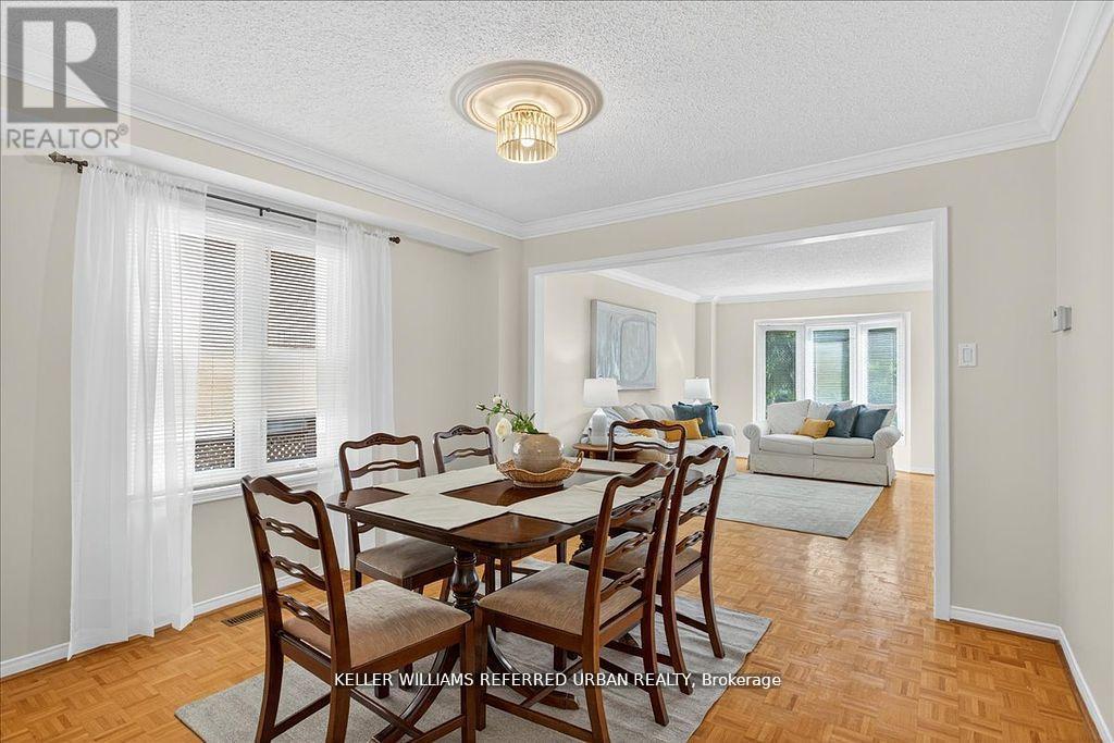 32 Nelson Circle, Newmarket, Ontario  L3X 1R1 - Photo 9 - N12543474