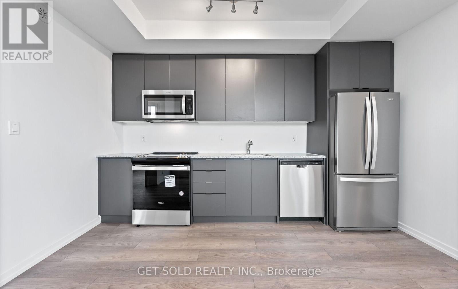 18 - 18 Lytham Green Circle, Newmarket, Ontario  L3Y 0H4 - Photo 10 - N12543498