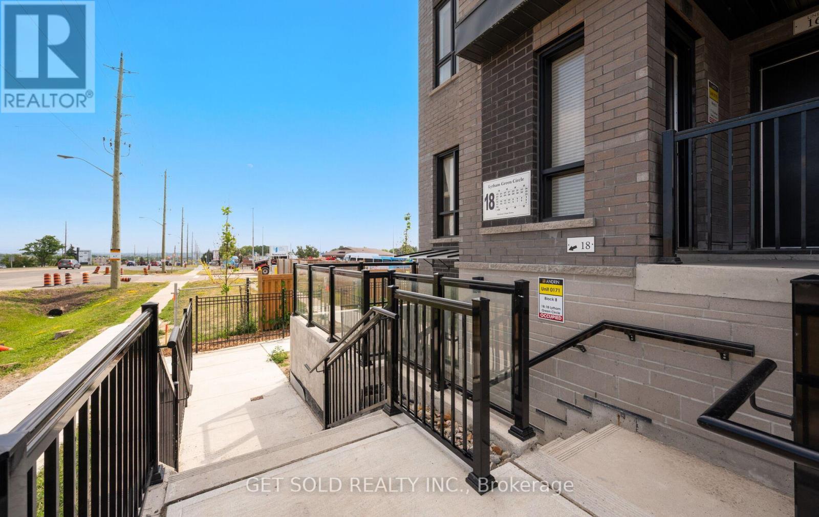 18 - 18 Lytham Green Circle, Newmarket, Ontario  L3Y 0H4 - Photo 2 - N12543498