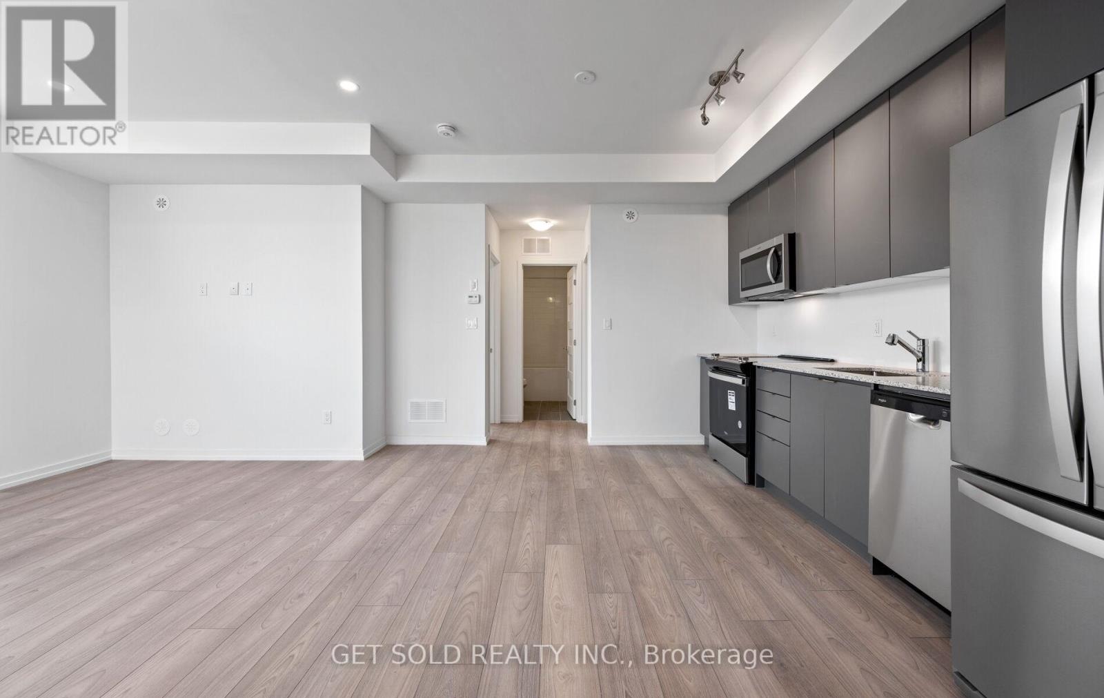 18 - 18 Lytham Green Circle, Newmarket, Ontario  L3Y 0H4 - Photo 7 - N12543498