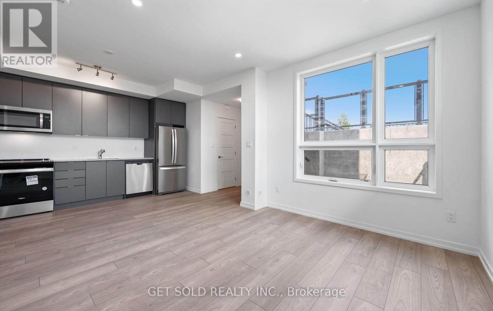 18 - 18 Lytham Green Circle, Newmarket, Ontario  L3Y 0H4 - Photo 8 - N12543498