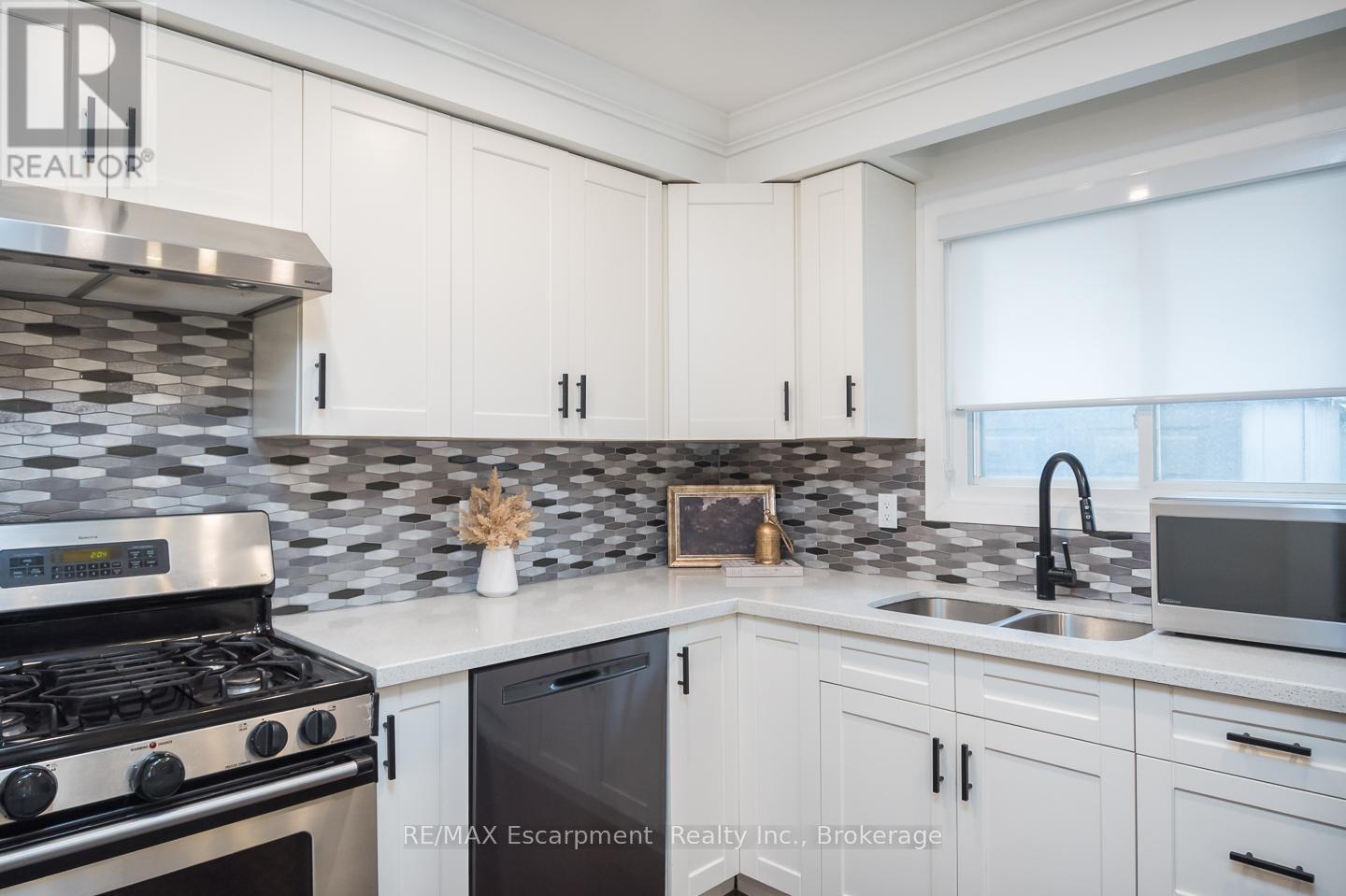 1346 Colonsay Drive, Burlington, Ontario  L7P 2T9 - Photo 17 - W12542818