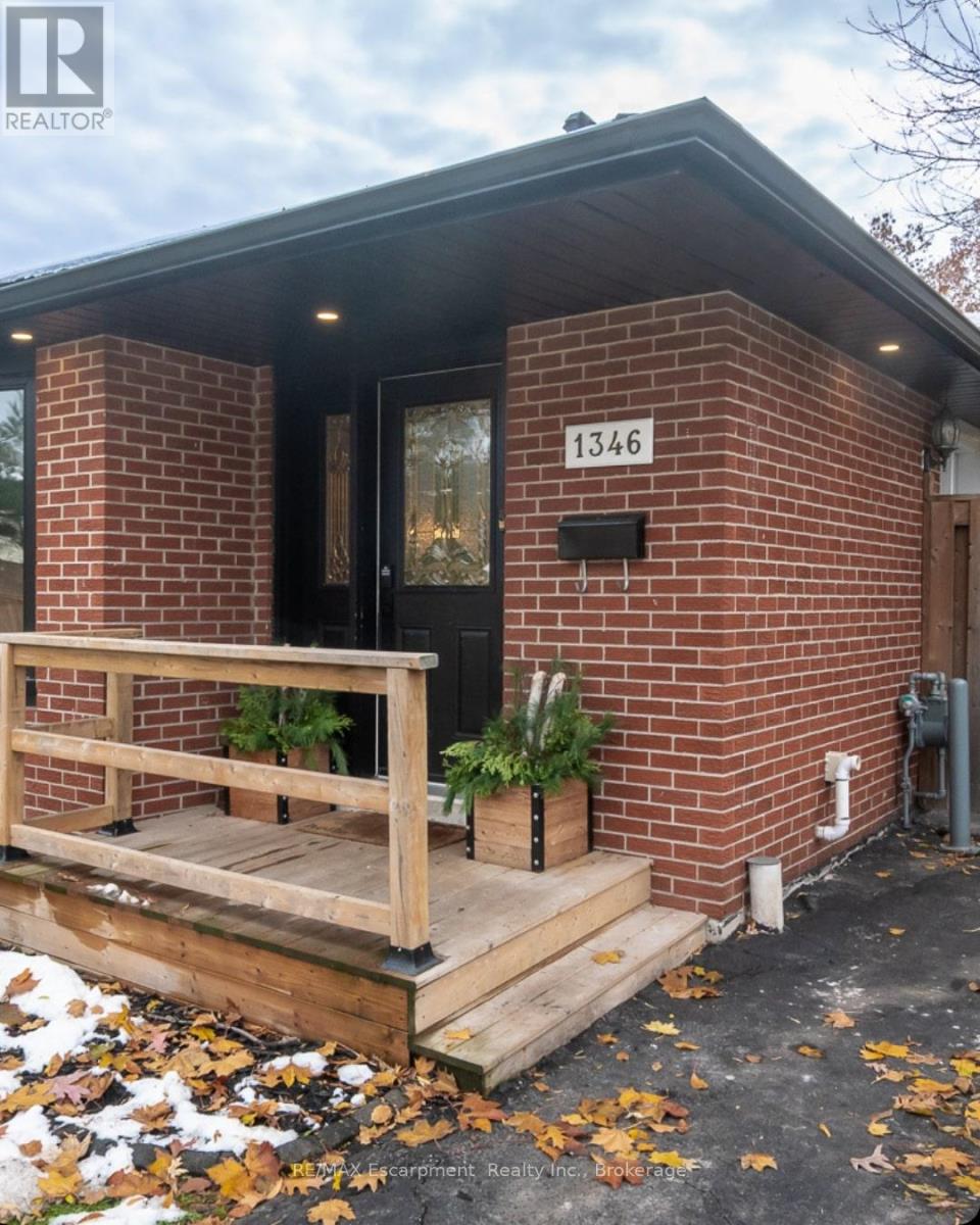 1346 Colonsay Drive, Burlington, Ontario  L7P 2T9 - Photo 2 - W12542818