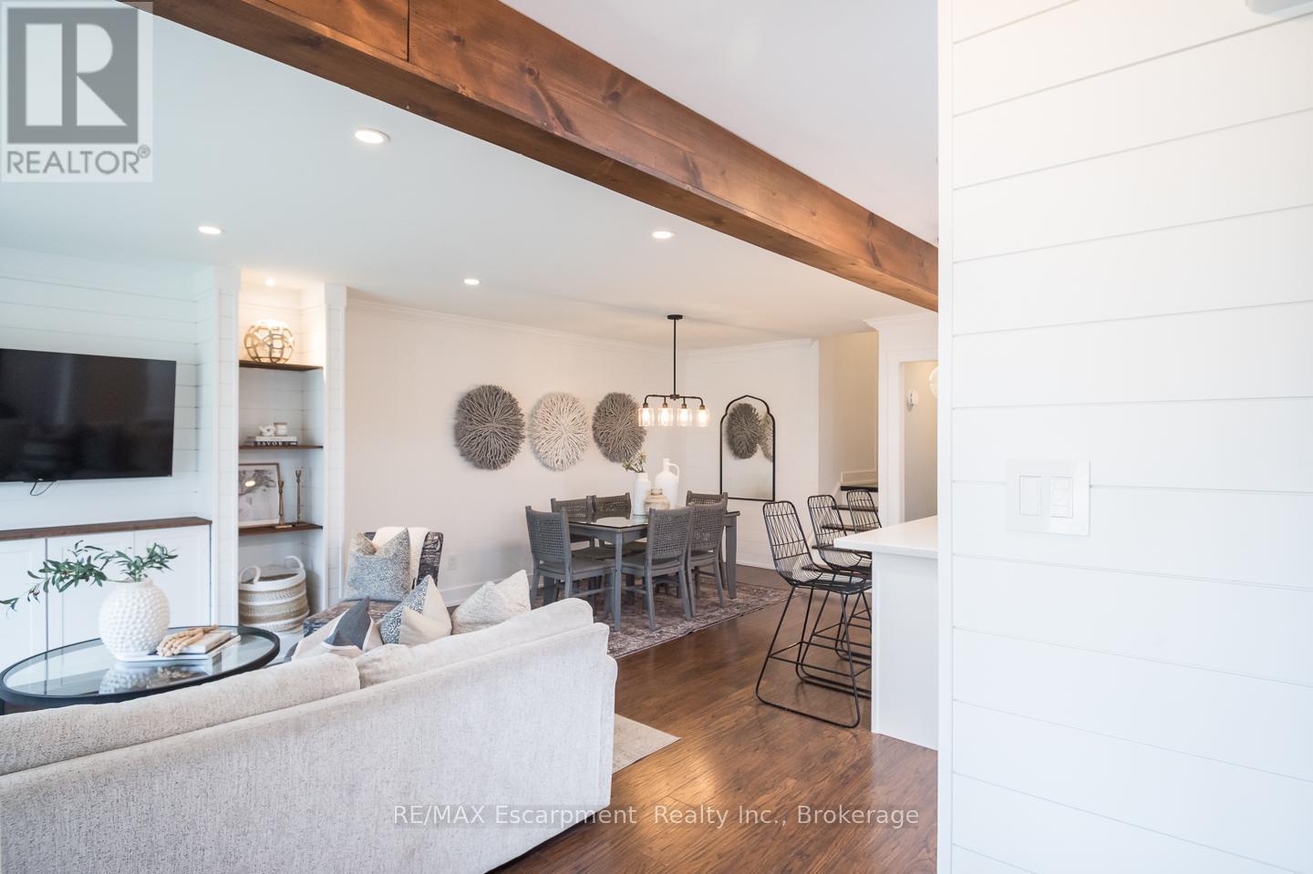 1346 Colonsay Drive, Burlington, Ontario  L7P 2T9 - Photo 4 - W12542818