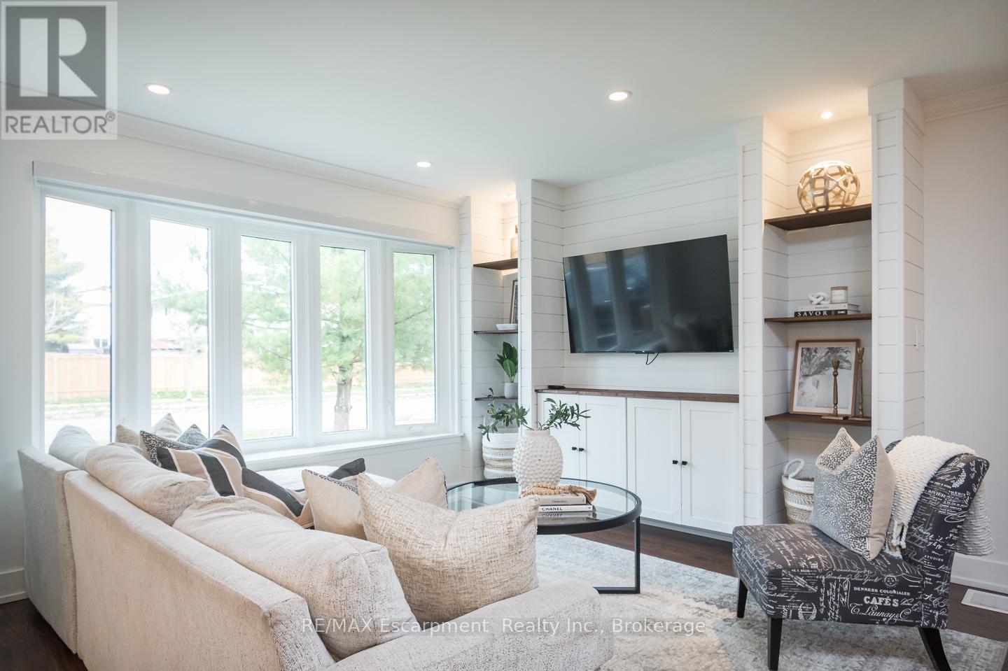 1346 Colonsay Drive, Burlington, Ontario  L7P 2T9 - Photo 6 - W12542818