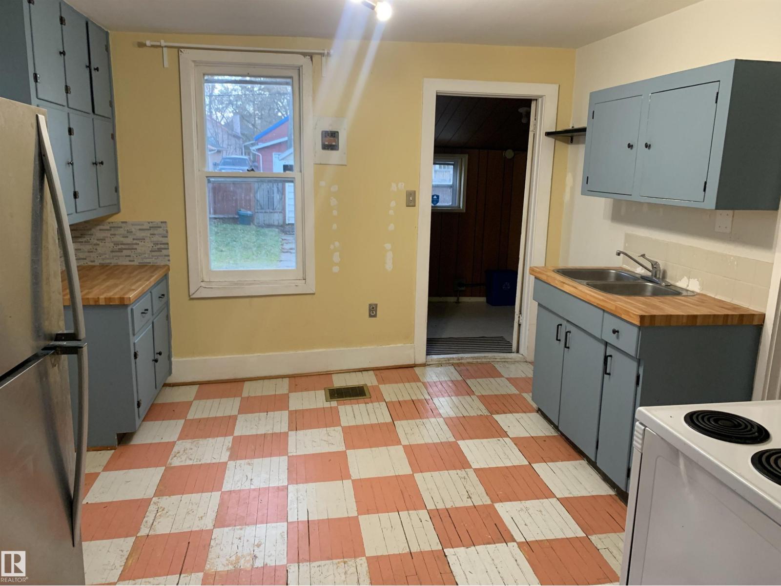 9747 90 Av Nw, Edmonton, Alberta  T6E 2S8 - Photo 6 - E4465664