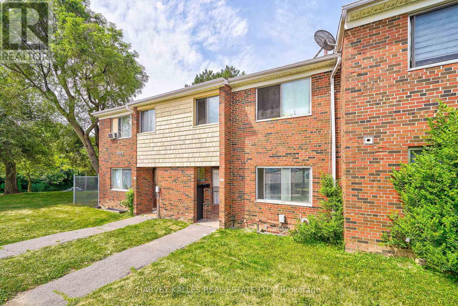 Th102 - 2012 Sheppard Avenue W, Toronto, Ontario  M3N 1A2 - Photo 3 - W12543464