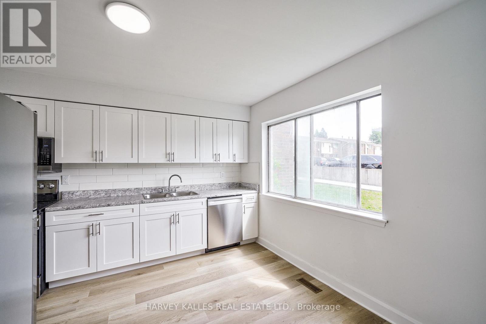 Th102 - 2012 Sheppard Avenue W, Toronto, Ontario  M3N 1A2 - Photo 8 - W12543464