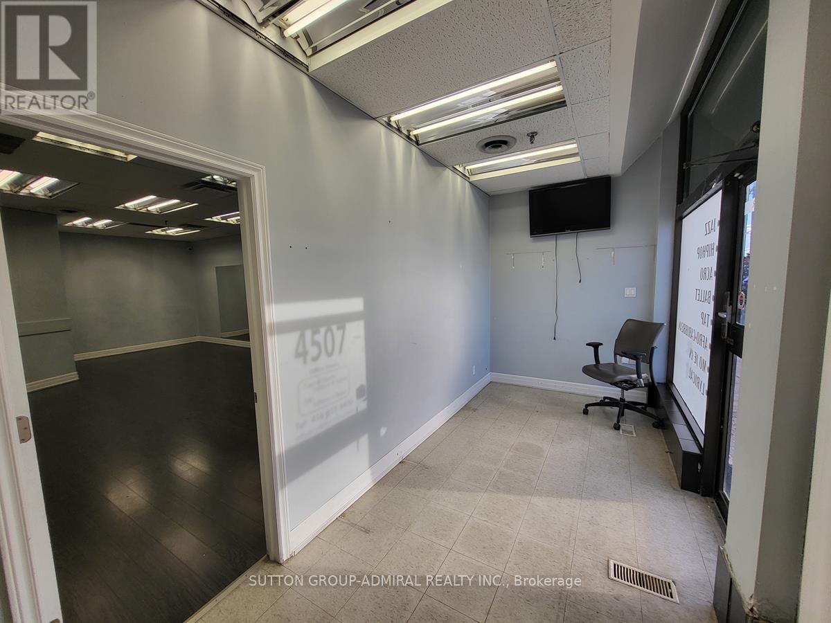 4507 Chesswood Drive, Toronto, Ontario  M3J 2T9 - Photo 3 - W12543468