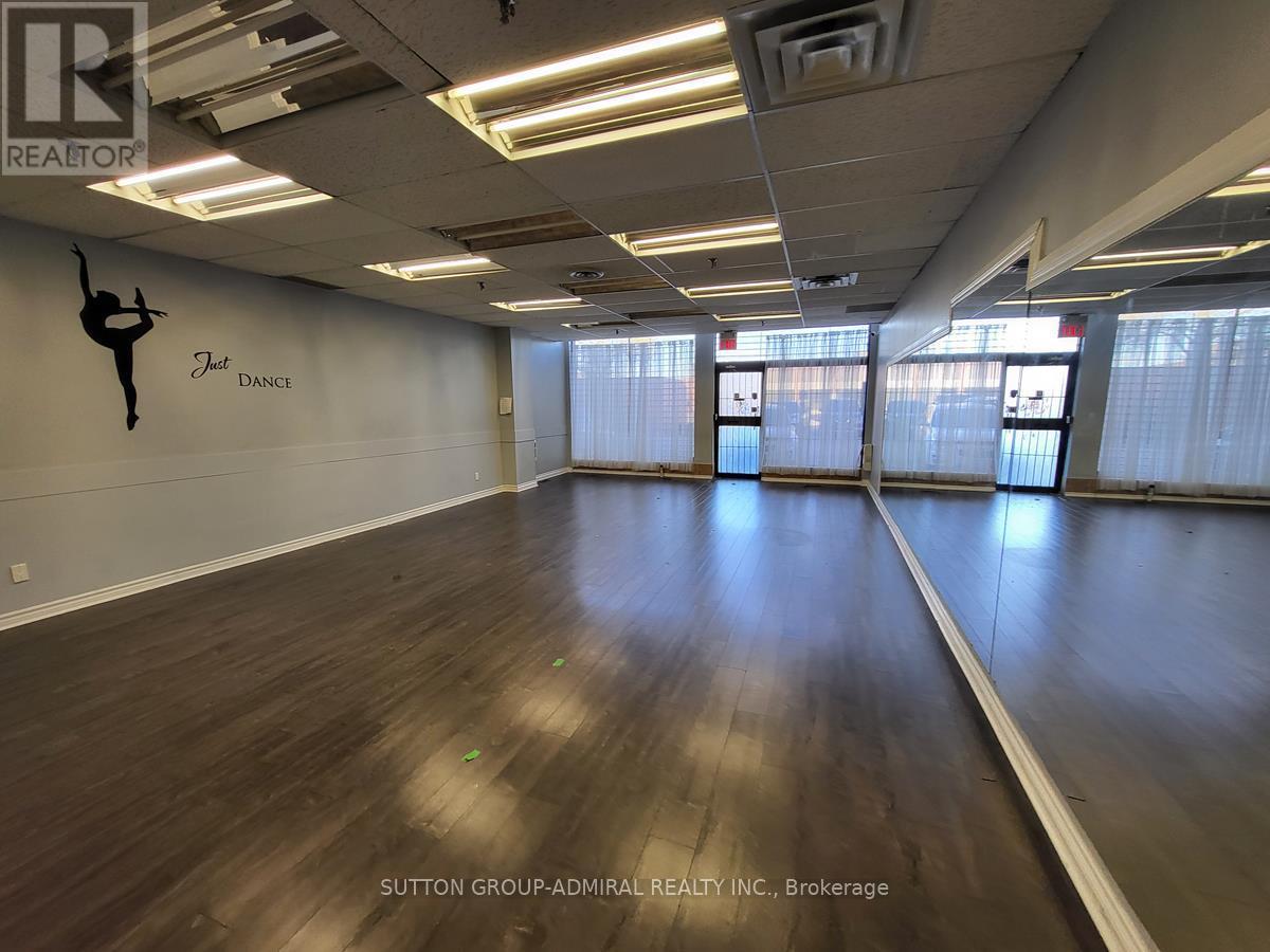 4507 Chesswood Drive, Toronto, Ontario  M3J 2T9 - Photo 7 - W12543468