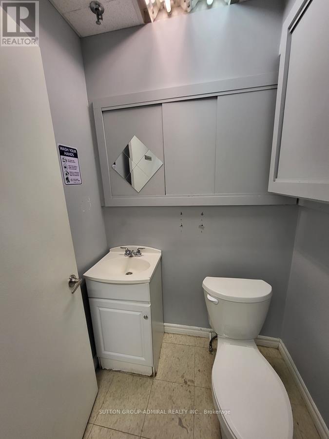 4507 Chesswood Drive, Toronto, Ontario  M3J 2T9 - Photo 8 - W12543468