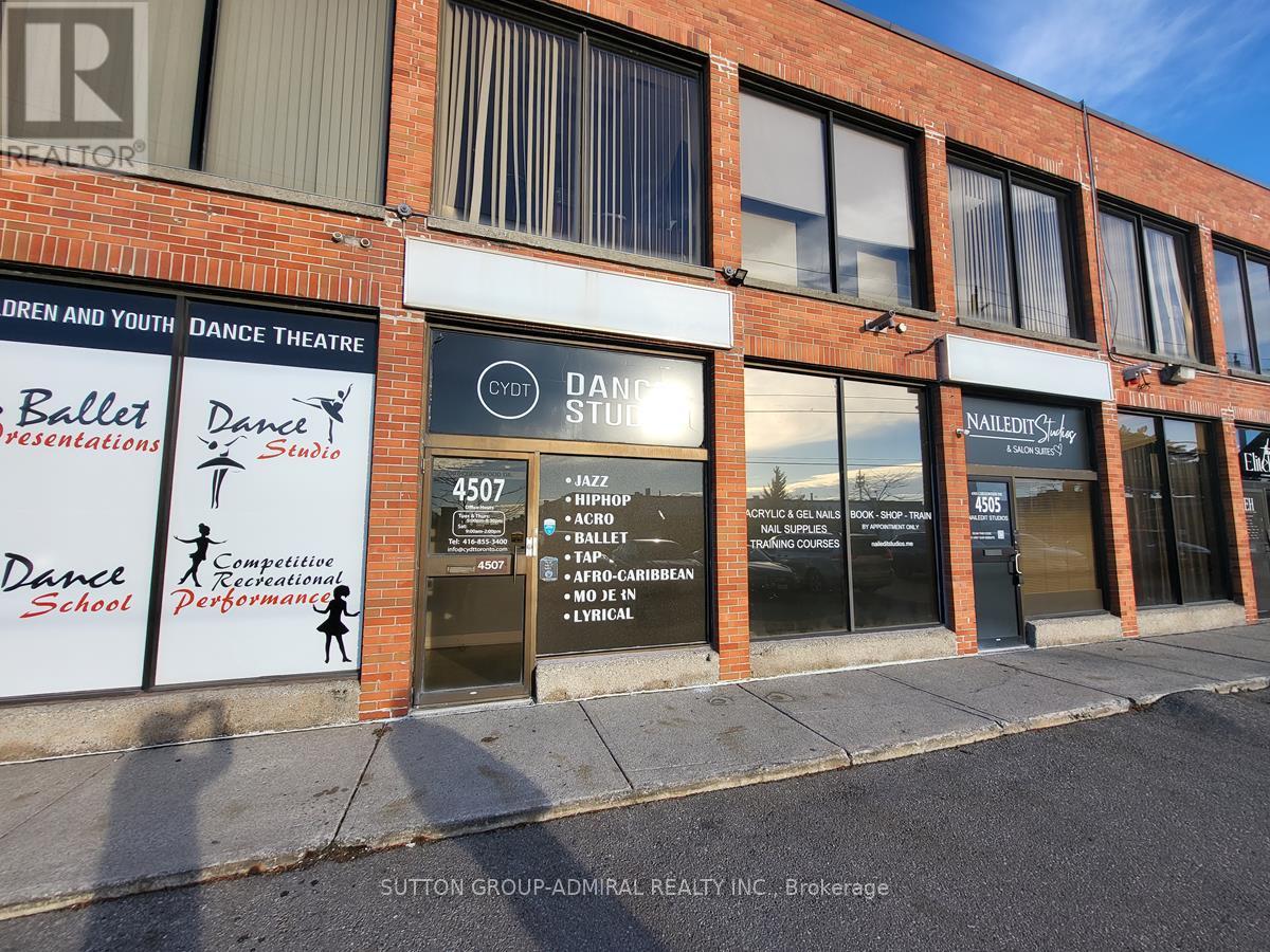 4507 Chesswood Drive, Toronto, Ontario  M3J 2T9 - Photo 9 - W12543468