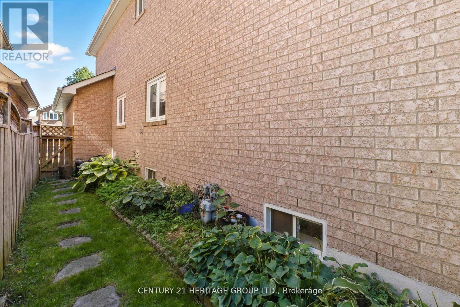 398 Carruthers Avenue, Newmarket, Ontario  L3X 2C1 - Photo 38 - N12543438