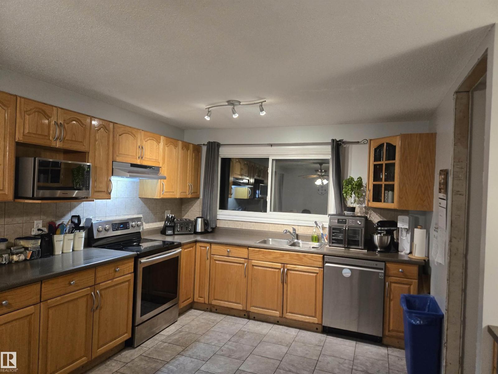 3043 142av Nw, Edmonton, Alberta  T5Y 1J1 - Photo 4 - E4465393