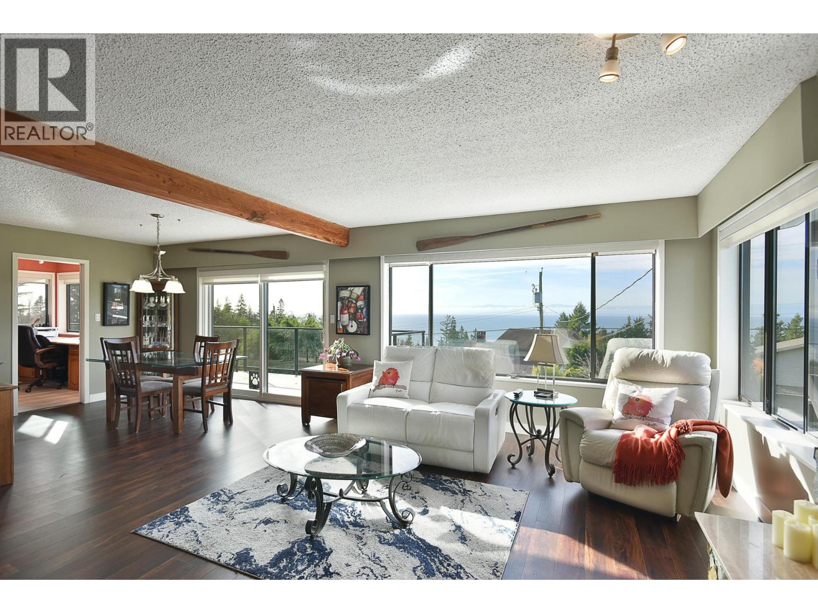 4926 LAUREL AVENUE, Sechelt, British Columbia