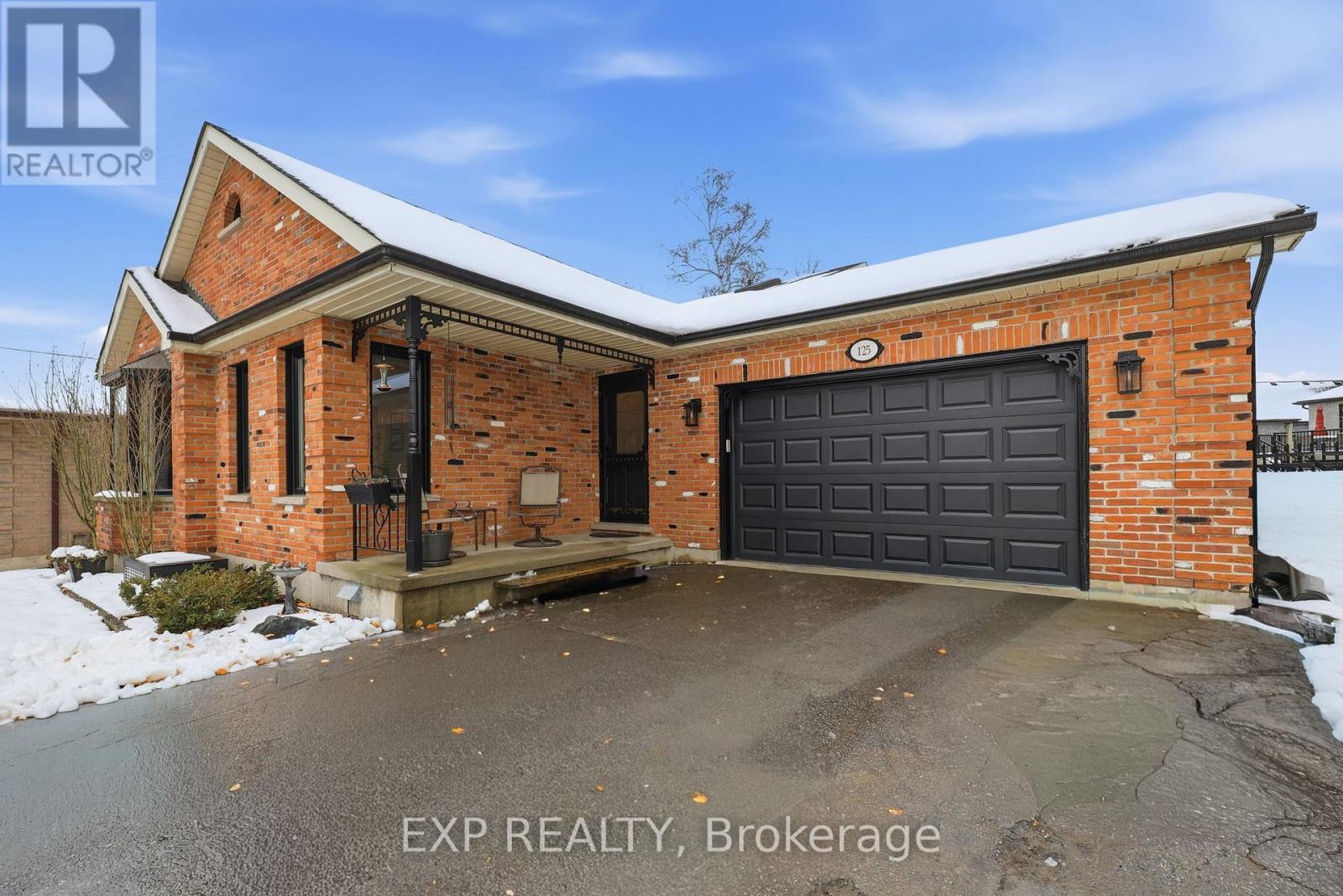 125 Gibson Crescent, Lucan Biddulph, Ontario  N0M 2J0 - Photo 2 - X12543258