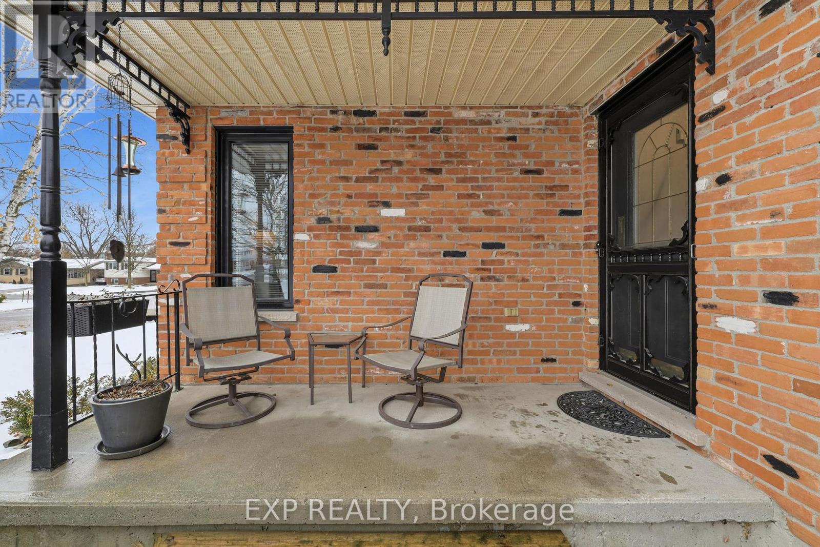 125 Gibson Crescent, Lucan Biddulph, Ontario  N0M 2J0 - Photo 3 - X12543258