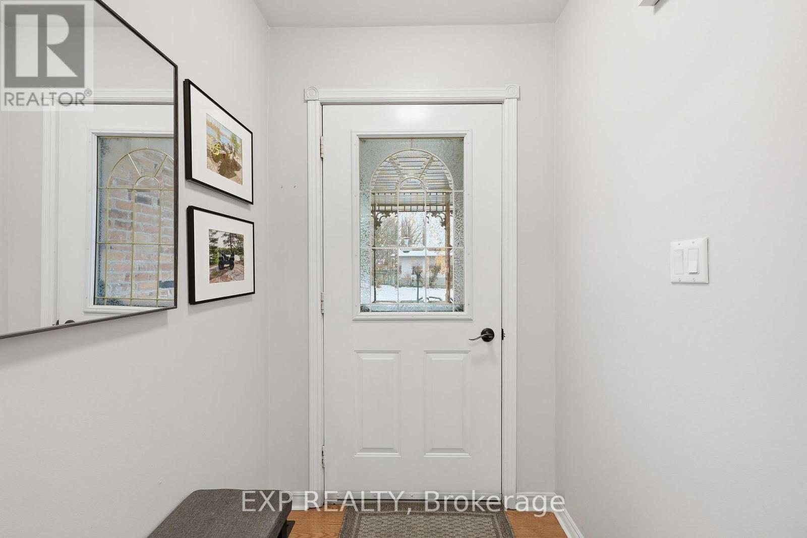 125 Gibson Crescent, Lucan Biddulph, Ontario  N0M 2J0 - Photo 4 - X12543258