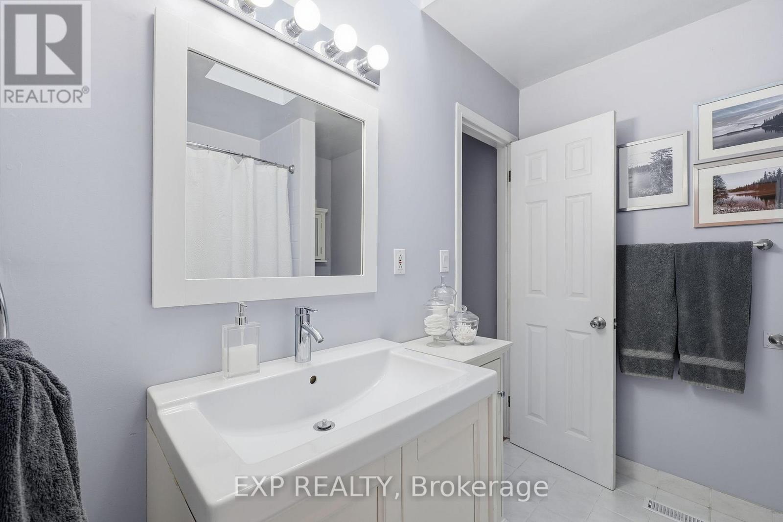 125 Gibson Crescent, Lucan Biddulph, Ontario  N0M 2J0 - Photo 7 - X12543258