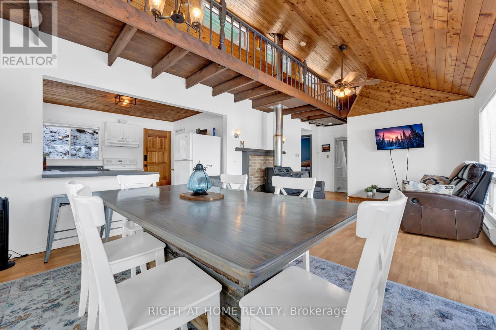 1220 Portage Lake Road, Dysart Et Al, Ontario  K0M 1S0 - Photo 14 - X12543536