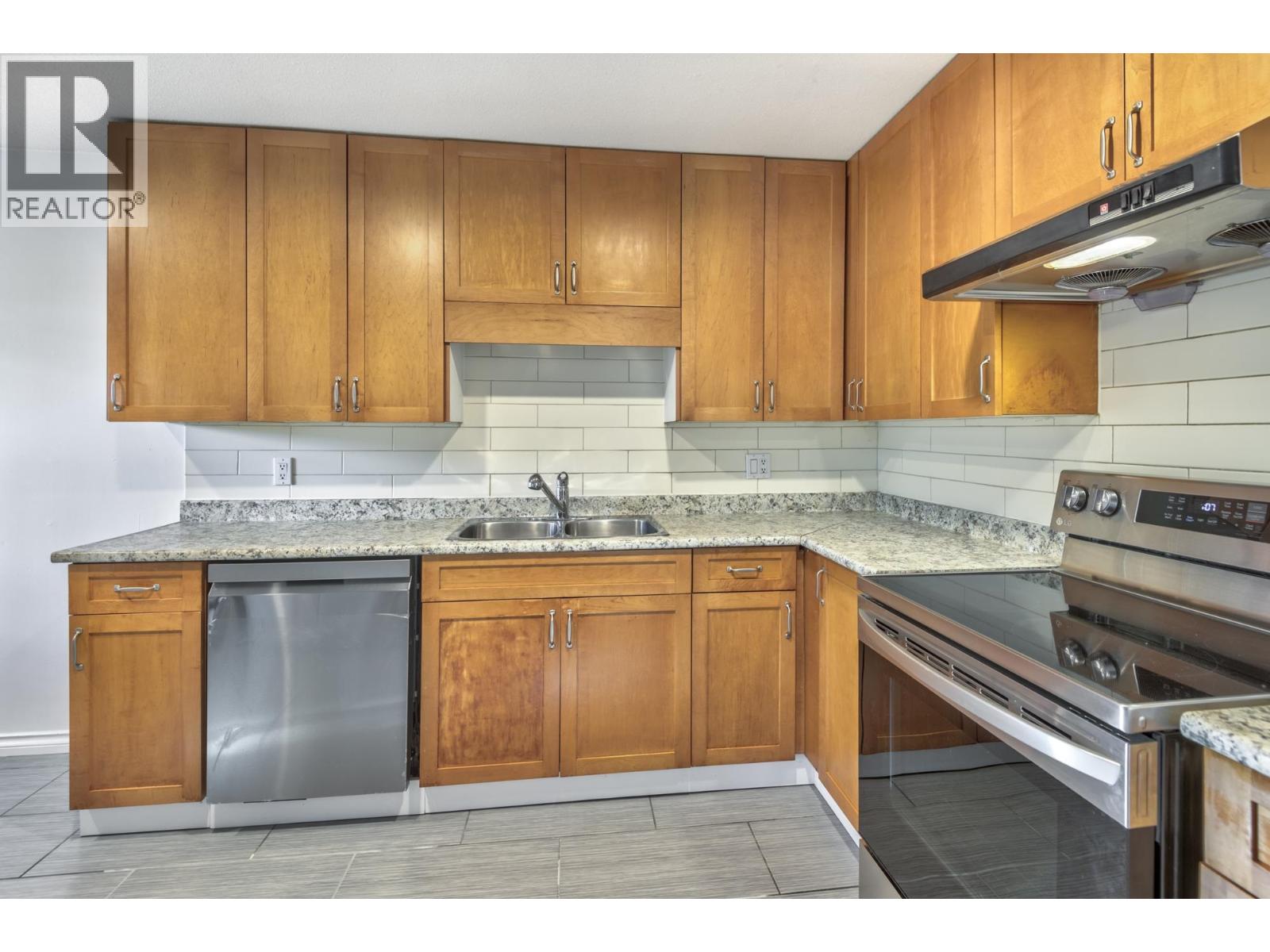 5842 Woodsworth Street, Burnaby, British Columbia V5G 1S7 - Photo 13 - R3067296