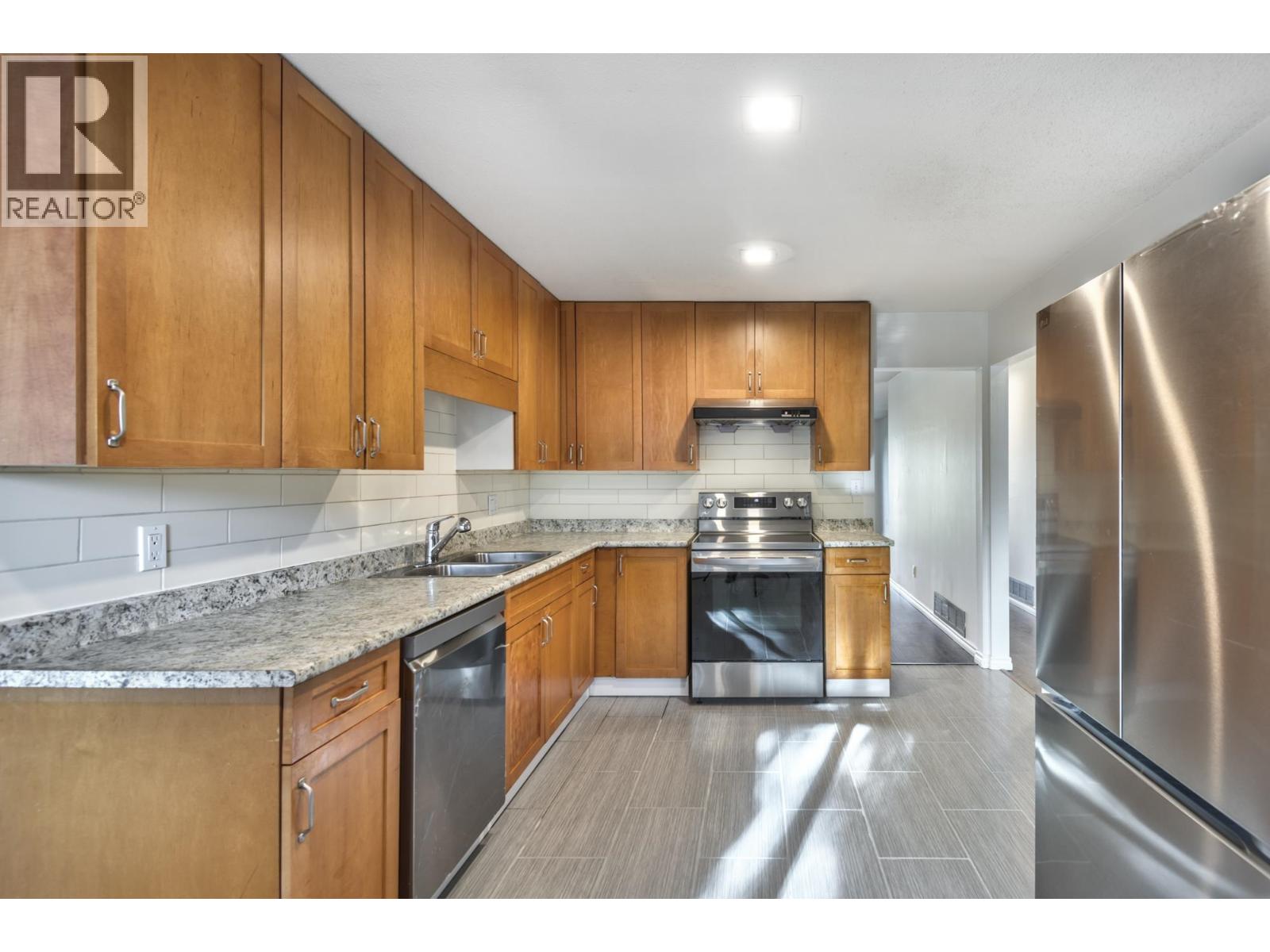 5842 Woodsworth Street, Burnaby, British Columbia V5G 1S7 - Photo 14 - R3067296