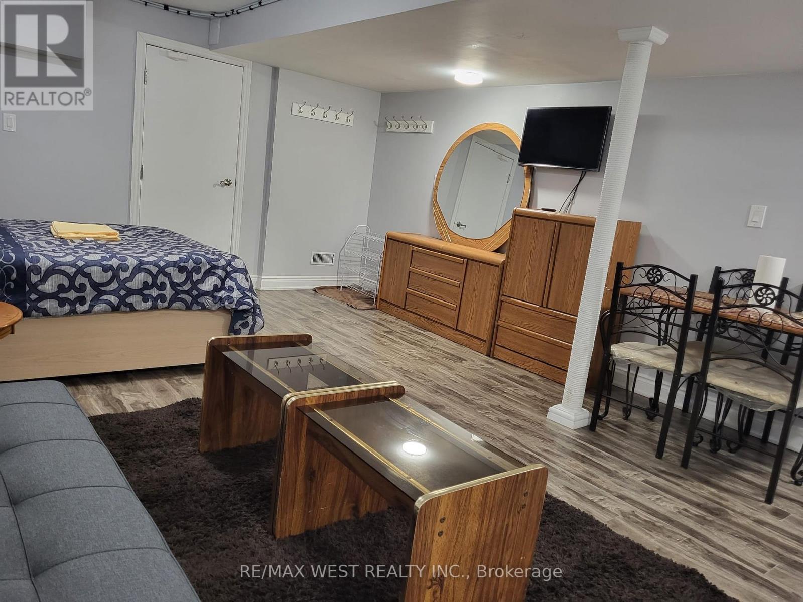 76 Lexington Road, Brampton, Ontario  L6P 2B1 - Photo 3 - W12500584