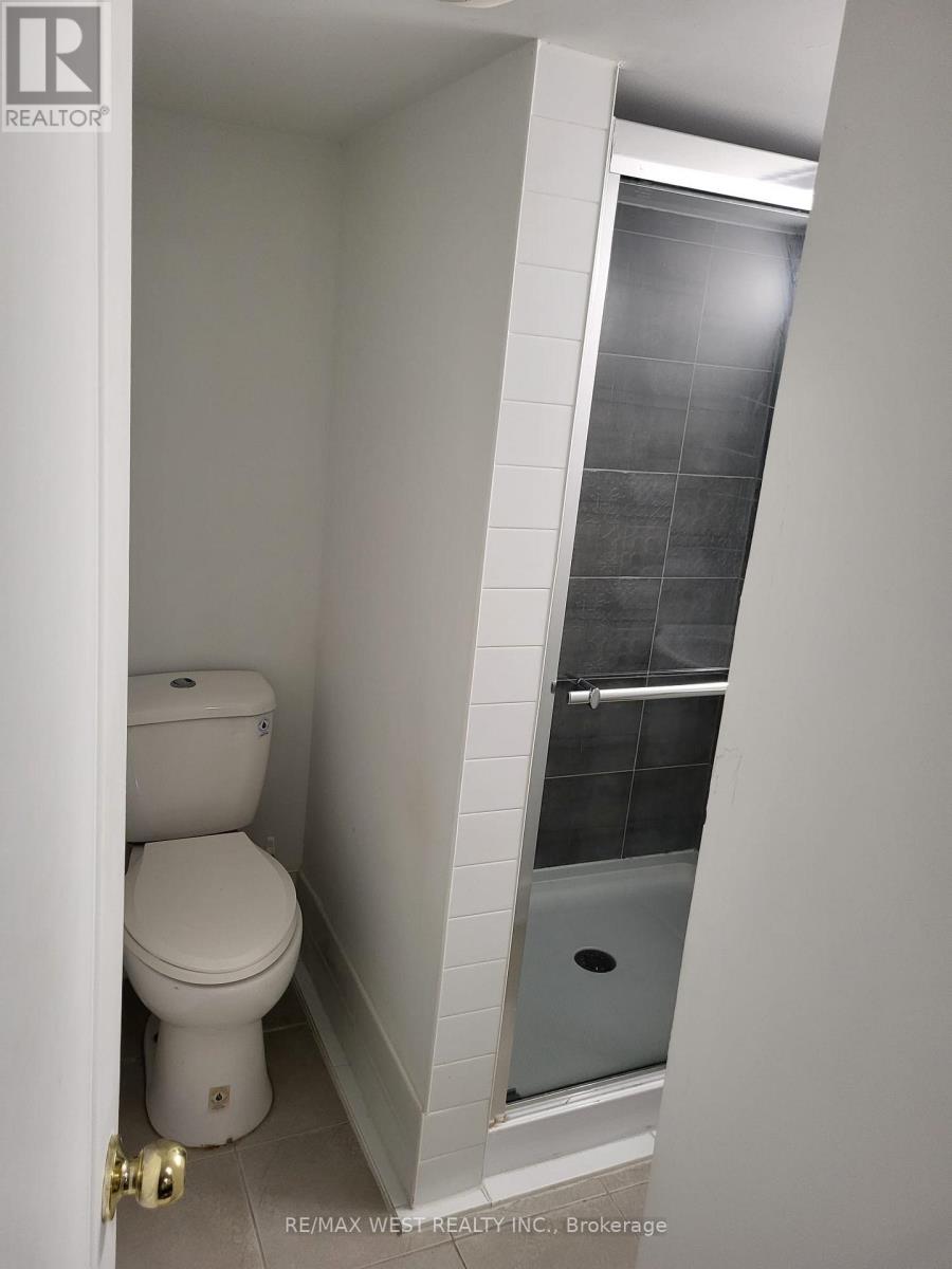 76 Lexington Road, Brampton, Ontario  L6P 2B1 - Photo 2 - W12500584