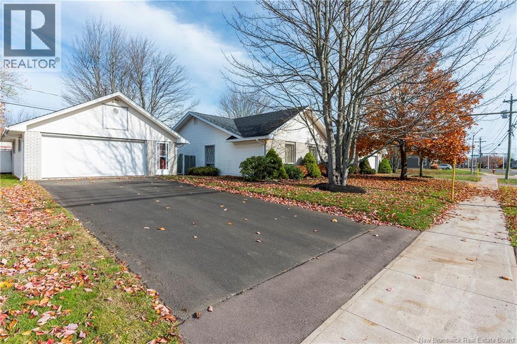 147 Hennessey Drive, Moncton, New Brunswick  E1A 5P2 - Photo 3 - NB129117