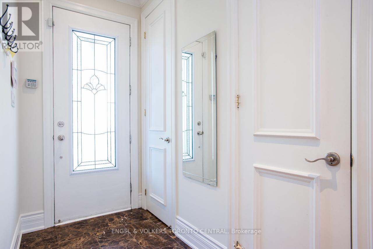 224 Randolph Road, Toronto, Ontario  M4G 3S7 - Photo 4 - C12543542