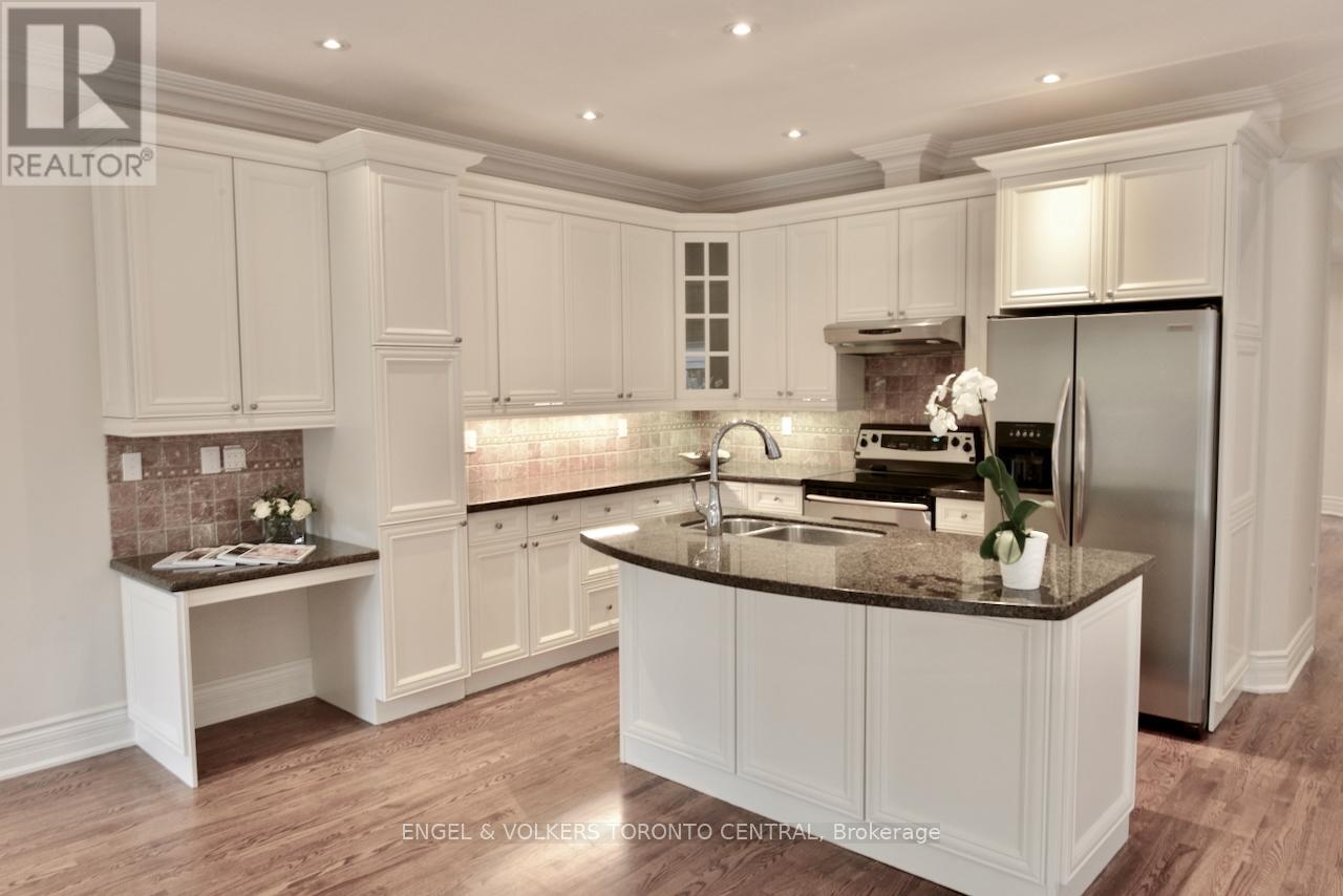 224 Randolph Road, Toronto, Ontario  M4G 3S7 - Photo 8 - C12543542