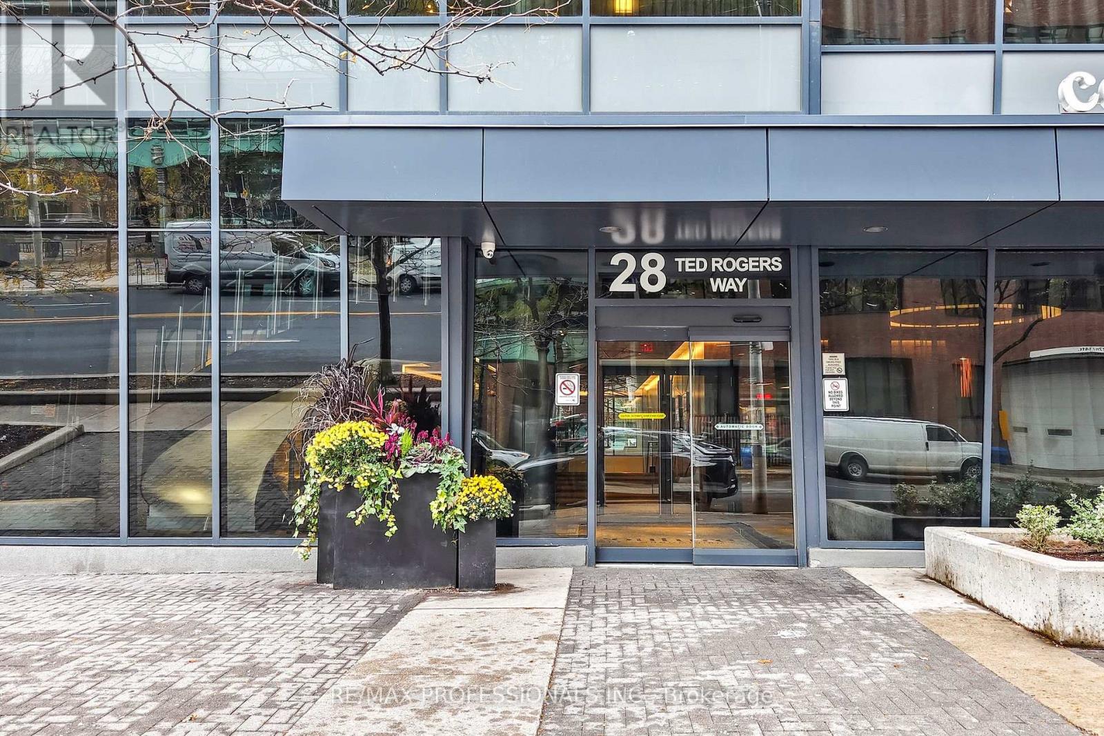 2706 - 28 Ted Rogers Way, Toronto, Ontario  M4Y 2J4 - Photo 4 - C12543600