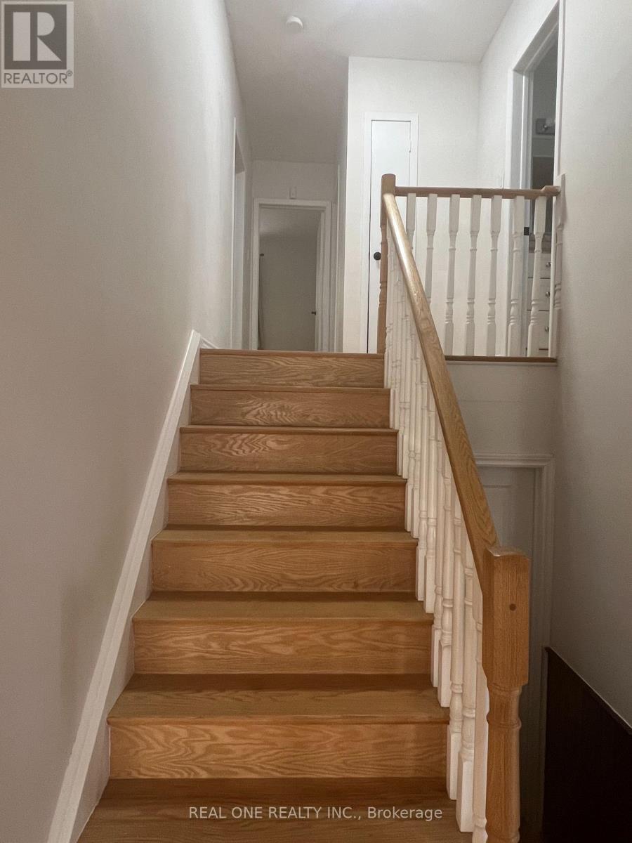 65 Dewlane Drive, Toronto, Ontario  M2R 2P9 - Photo 7 - C12543616