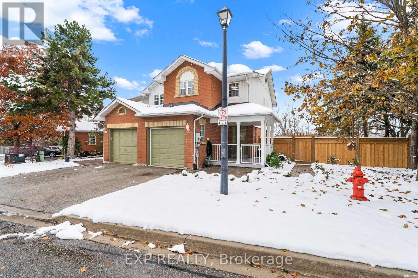 24 - 529 Winkworth Court, Newmarket, Ontario  L3Y 8R2 - Photo 2 - N12543570